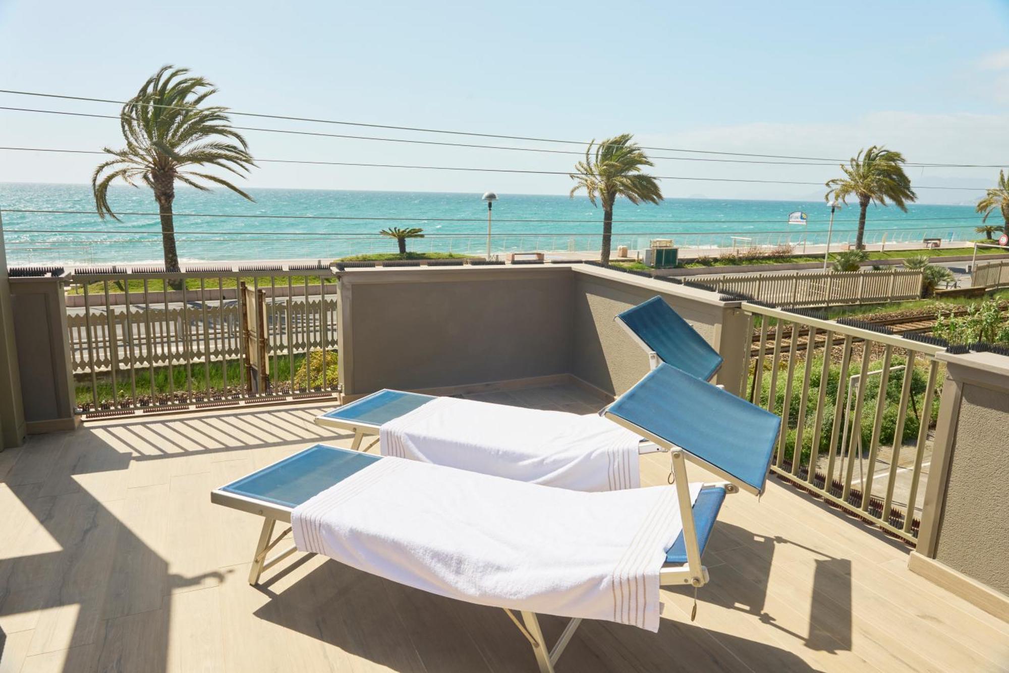 Terrazza Sul Mare A Pietra Ligure Apartman Kültér fotó