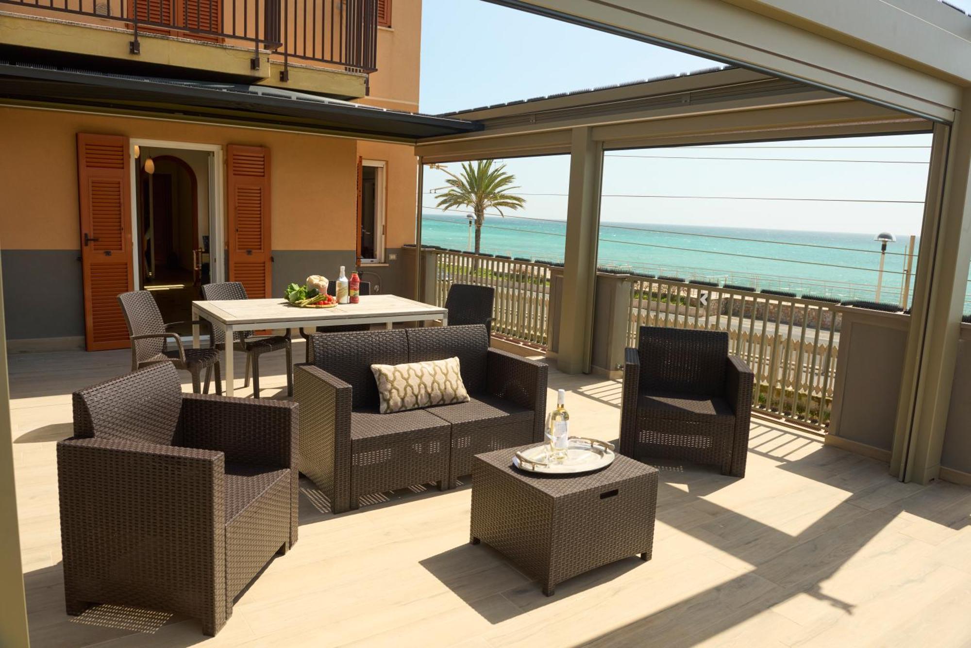 Terrazza Sul Mare A Pietra Ligure Apartman Kültér fotó